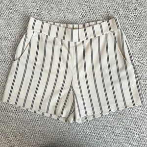 Women’s Gianni Bini Stripped Dressy Shorts Size Medium